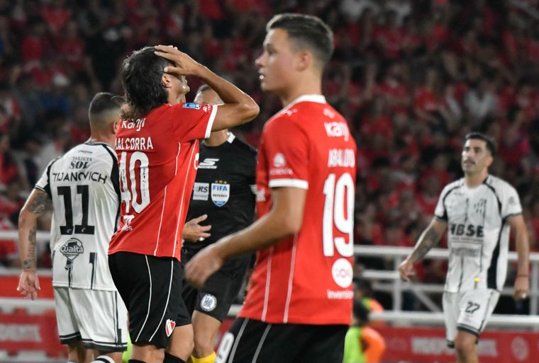 Nacho Malcorra se lamenta por una inmejorable situaci&oacute;n que no pudo ser gol de Independiente.&nbsp;