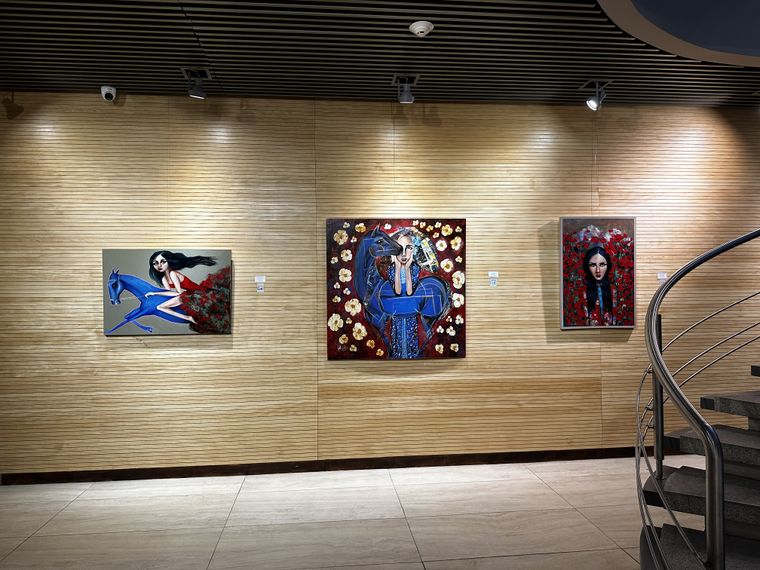 Parte de la muestra de Mily Repetto en el subsuelo del edificio anexo a la Legislatura. Parte de la muestra de Mily Repetto en el subsuelo del edificio anexo a la Legislatura.