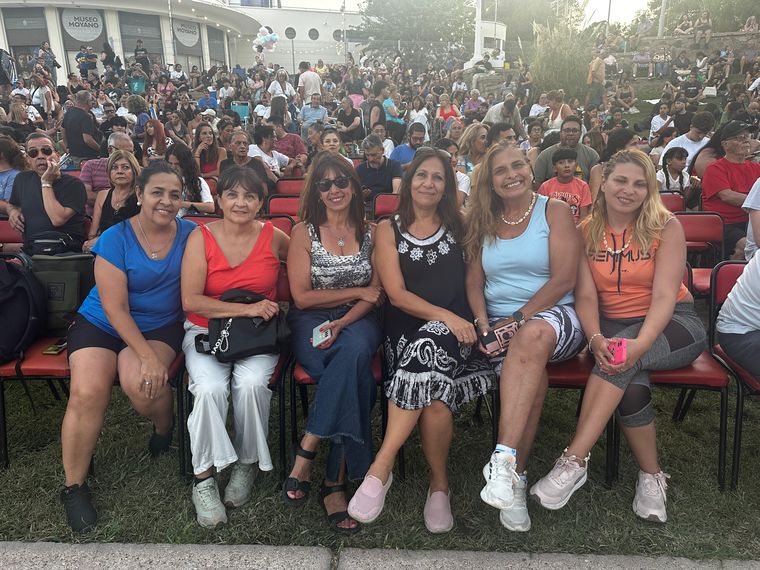 Nanci Laurín, Carmen Galvez, Patricia Narvaez, Patricia Piña, Patricia Torres y Daiana Tapia. Nanci Laurín, Carmen Galvez, Patricia Narvaez, Patricia Piña, Patricia Torres y Daiana Tapia.
