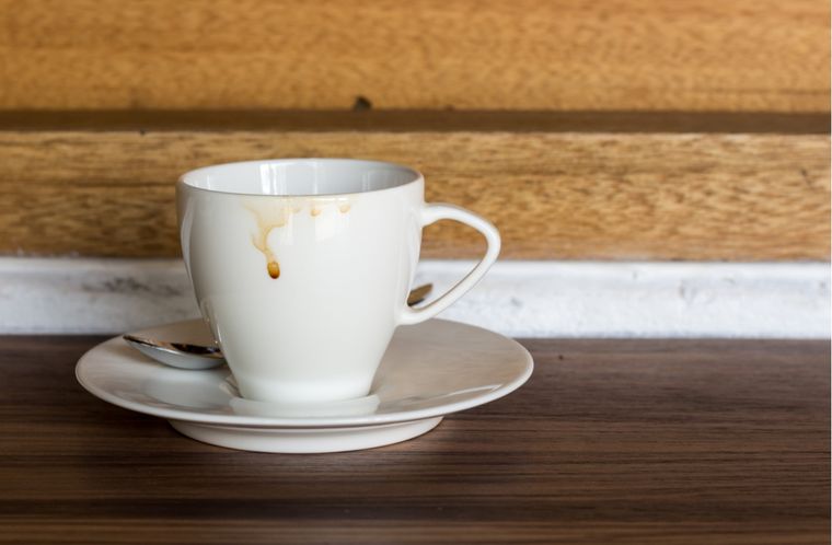 Aunque se laven con detegerte las manchas de café y té suelen quedarse en las tazas. Foto: Shutterstock Aunque se laven con detegerte las manchas de café y té suelen quedarse en las tazas. Foto: Shutterstock
