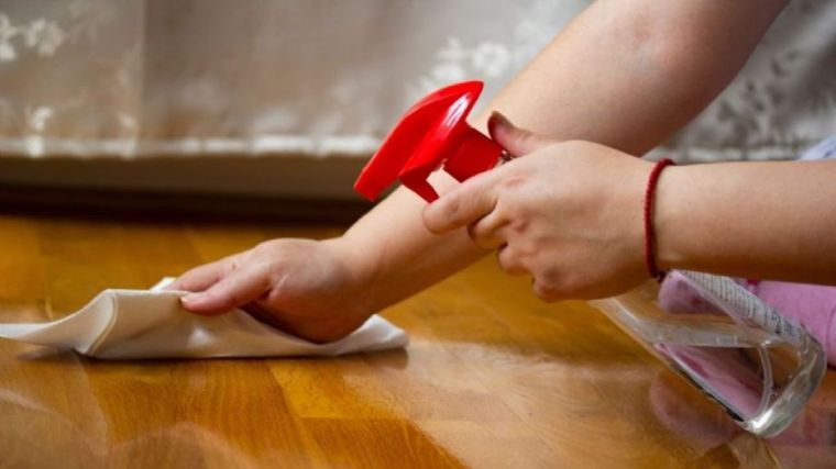 Los rayones y manchas en el piso parquet tienen solución Foto: Shutterstock