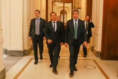 Rodolfo Suarez y Sergio Uñac Foto: Gobierno de Mendoza Rodolfo Suarez y Sergio Uñac Foto: Gobierno de Mendoza