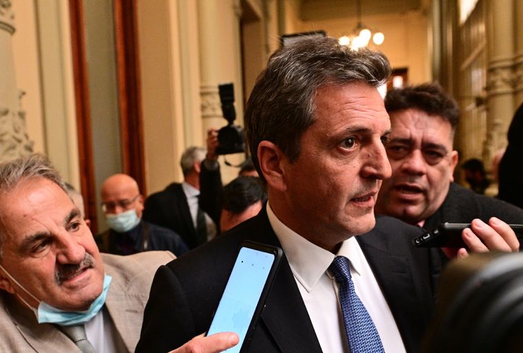 El ministro Sergio Massa busca seducir al campo para que liquide más, pero entre los productores primarios madura la idea de que sin respuestas concretas a sus demandas, poco se podrá avanzar. Foto: Telam