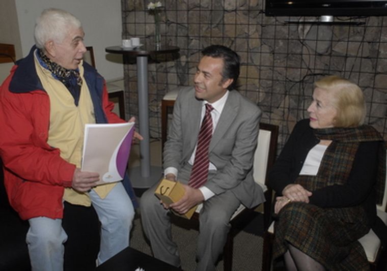 Carlos Perciavalle y China Zorrilla junto al intendente Cornejo.