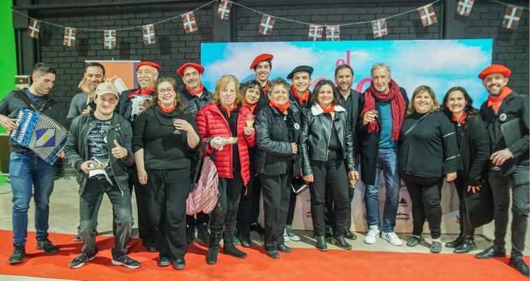 La comunidad Vasca de Mendoza, feliz compartiendo el momento. Foto: Municipalidad de la Ciudad de Mendoza