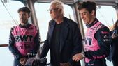 Franco Colapinto, junto a Briatore y Gasly, desea que el A526 de Alpine traiga muchas alegrías. Franco Colapinto, junto a Briatore y Gasly, desea que el A526 de Alpine traiga muchas alegrías.