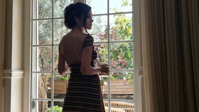 Hande Erçel Moda entrecasa. Foto: Fuente: imagen - Instagram @gamze_ercel