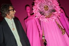 Naomi Campbell y Pierpaolo Piccioli durante la preinauguración de Forever Valentino en Qatar. Foto: instagram.com/naomi