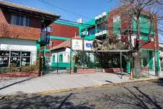 escandalo en un colegio en banfield: un profesor fue acusado de adoctrinar estudiantes