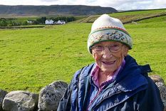 En sus esfuerzos por salvar las flores silvestres locales, Margaret Bradshaw creó una fundación a los 93 años y escribió su primer libro a los 97.