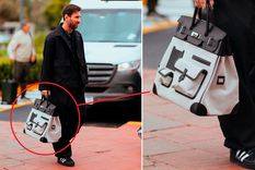 Messi llegó al predio de la AFA en Ezeiza con un look total black y un bolso de lujo. (Foto: @Argentina) Messi llegó al predio de la AFA en Ezeiza con un look total black y un bolso de lujo. (Foto: @Argentina)