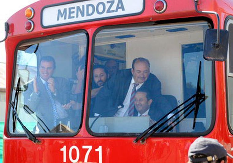 Jaque en persona condujo el metrotranvía la semana pasada. Foto: Pachy Reynoso/MDZ