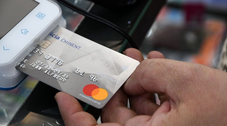 Avanza en el Senado un proyecto de ley para obligar a los comercios a manipular el posnet a la vista de los consumidores Foto: ALF PONCE MERCADO / MDZ