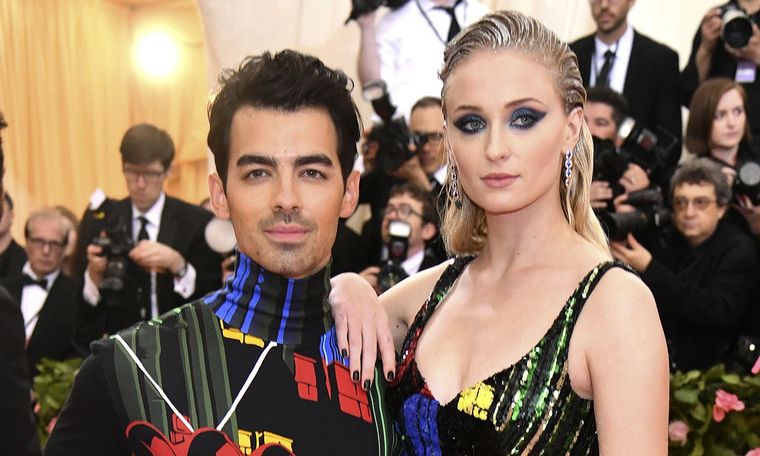 La mansión de Joe Jonas y Sophie Turner viene con peluquería incluída. Foto: Hola!