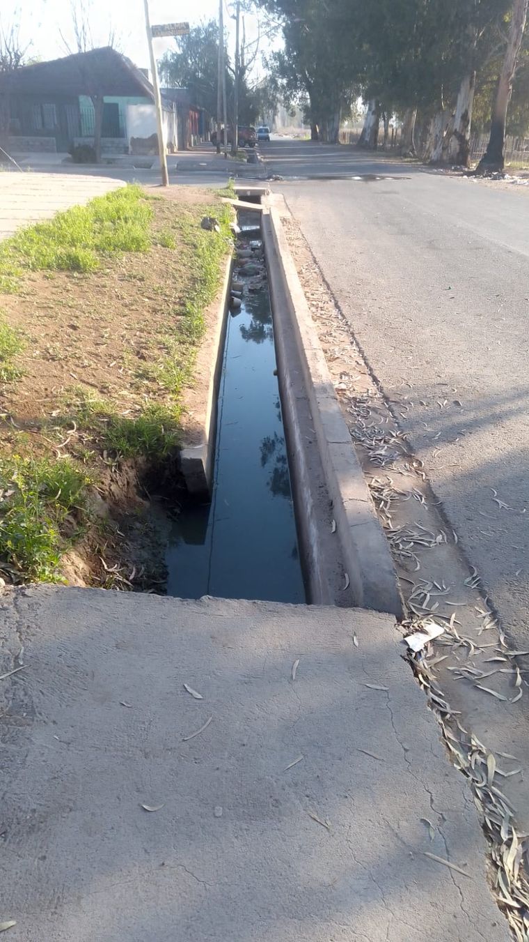 Acequias en los alrededores del Centro de Salud 136. Acequias en los alrededores del Centro de Salud 136.