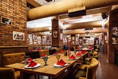 Los restaurantes no solo compiten por mejorar sus cartas o su servicio al cliente, también lo hacen estéticamente Foto: Freepik