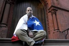 Mario Sepulveda y su bandera chilena Foto: Gentileza Mario Sepulveda