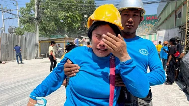 Los habitantes de Myanmar intentan reponerse tras la tragedia. Foto: BBC