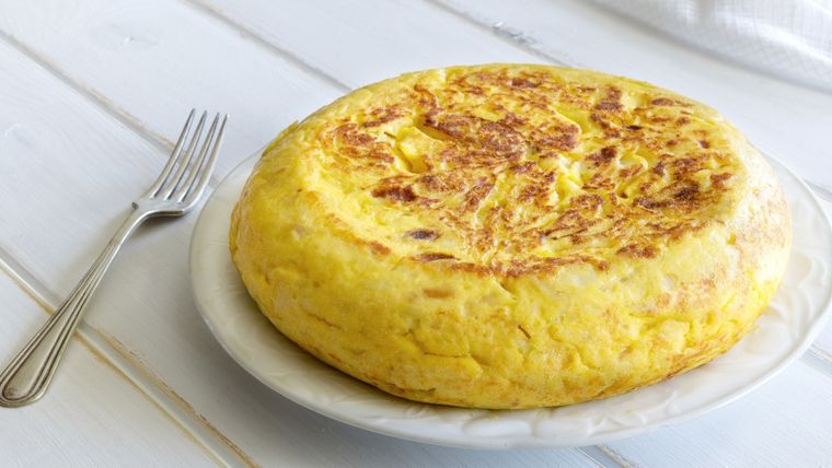 Tortilla de patatas y cebolla Una receta clásica de la cocina española Foto: rtve