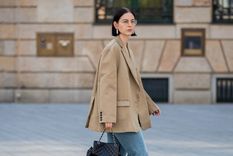 La moda, el estilo y el buen gusto se apoderarán de las calles este 2024, con las tendencias de zapatillas Foto: Gold Standard