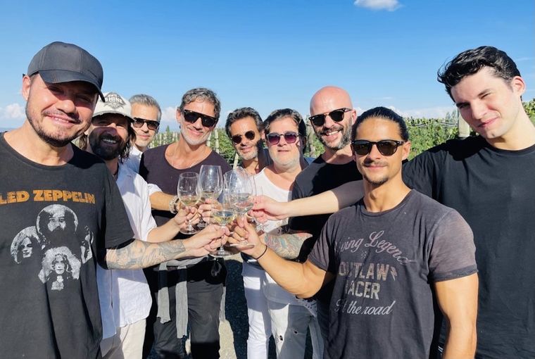 Marcelo Tinelli junto a sus amigos y su hijo Francisco, en el Valle de Uco.