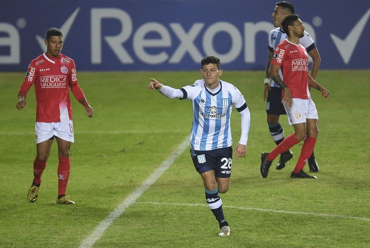 Chancalay celebra uno de los tantos académicos. Foto: Télam