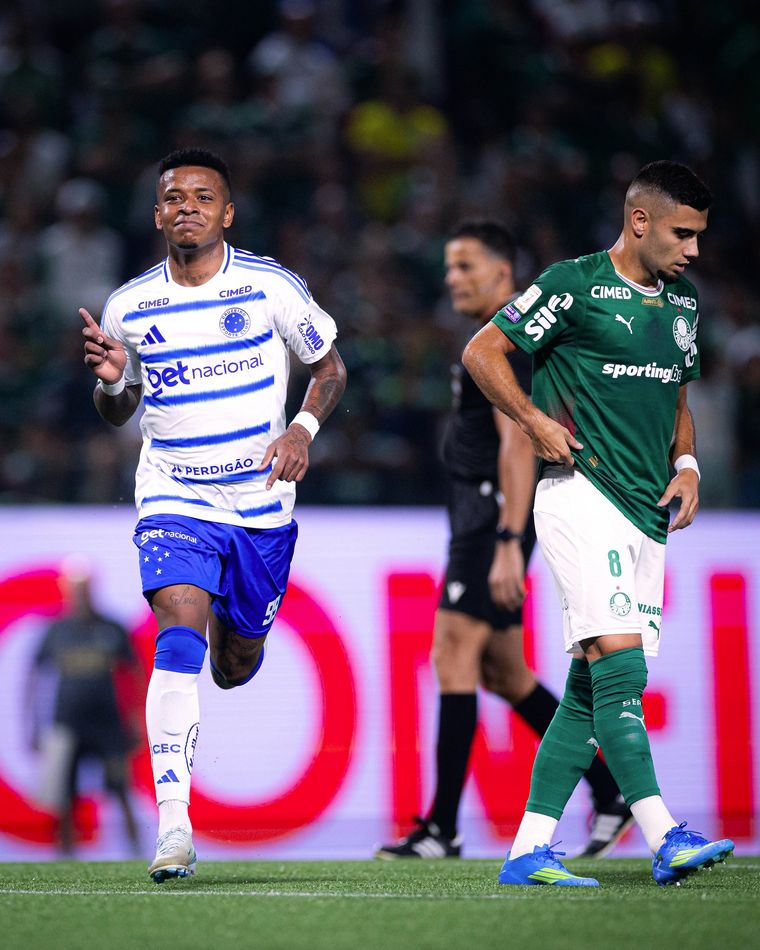 El ecuatoriano Keny Arroyo convirtió el único gol de Cruzeiro en el empate 1-1 frente a Palmeiras. El ecuatoriano Keny Arroyo convirtió el único gol de Cruzeiro en el empate 1-1 frente a Palmeiras. 