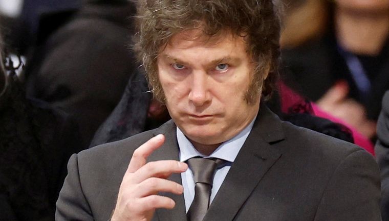 Javier Milei tiene cinco días para dar explicaciones sobre su reposteo sobre una publicación en la que apuntan contra Ian Moche. Javier Milei tiene cinco días para dar explicaciones sobre su reposteo sobre una publicación en la que apuntan contra Ian Moche.