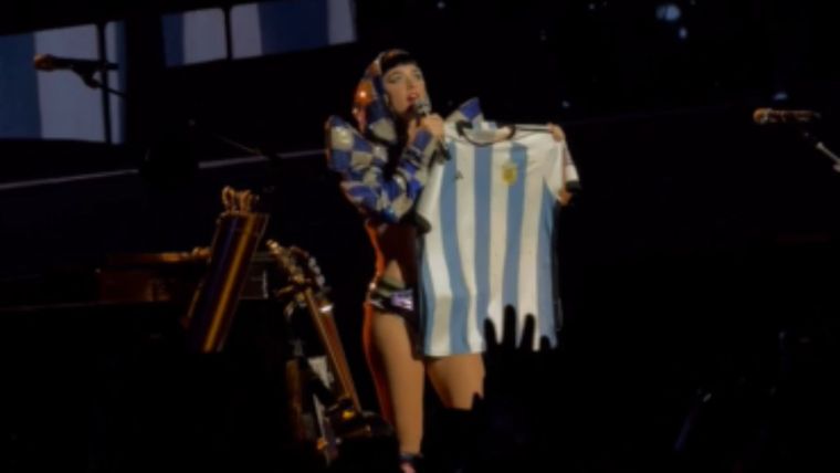 La cantante lució una camiseta de la selección argentina. / Captura X