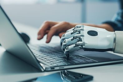 MDZol | Las tecnologías de IA están tomando decisiones en lugar de las personas, pero la clave del trabajo futuro es amigarse con esta tecnologia. Foto: Shutterstock