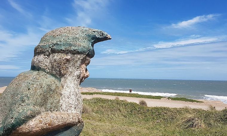 La playa Costa Bonita se destaca por su paisaje abierto y su bajo nivel de ocupación.