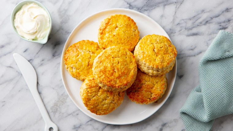 Argentina le dio su propia identidad: en muchas panaderías locales se hacen con mucho más queso que en la versión británica. Argentina le dio su propia identidad: en muchas panaderías locales se hacen con mucho más queso que en la versión británica.