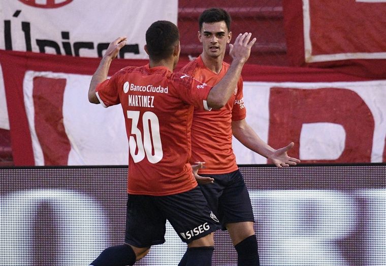 Soñora celebra el tanto del triunfo. Foto: @Independiente