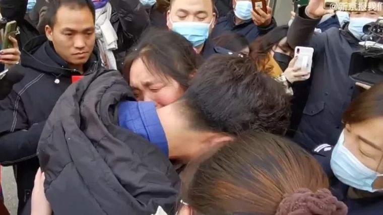 Li Jingwei se reunió con su madre este 1 de enero, luego de más de tres décadas de separación. Foto: BEIJING NEWS / WEIBO
