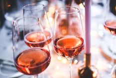 Este vino rosado es una gran opción a disfrutar. Foto: Pixabay