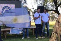 Hablando el VGM José Cruz, a su lado el VGM Jorge Rinaldi, integrantes de la SecciónPerros de Guerra. Foto: Marta Ransanz