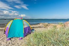 Acampar en la playa es una excelente alternativa para reducir los costos Foto: shutterstock