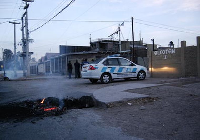Los vecinos se resisten a abrir el barrio. Foto: Mdz