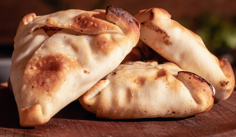 Cómo preparar fatay la empanada árabe con masa casera y relleno especiado Foto: Shutterstock