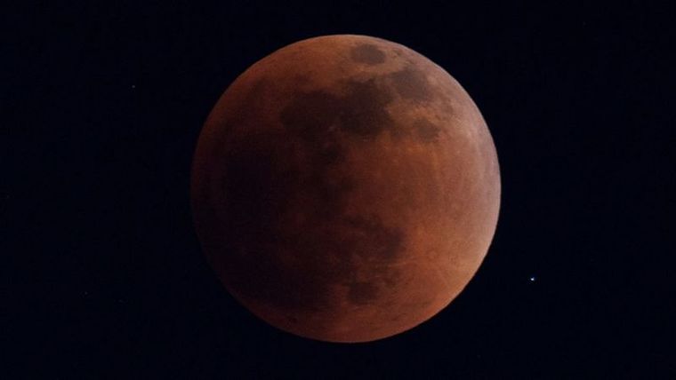 Este fin de semana la Luna se tiñó de rojo. Foto: REUTERS