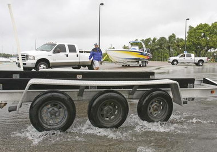 Se produjeron fuertes lluvias sobre los cayos más al sur de Florida. Foto: EFE