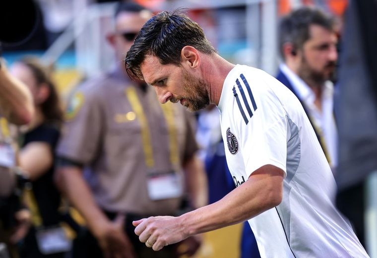 Lionel Messi sembró incertidumbre sobre su presencia en el partido de este jueves ante Porto. (Foto: EFE)