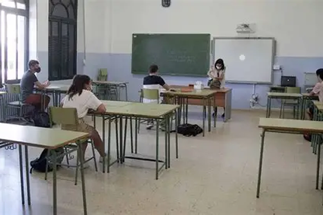 La caída de la natalidad, repercute en la matrícula escolar. La caída de la natalidad, repercute en la matrícula escolar.