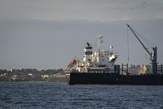 Un buque petrolero navegando en el Lago de Maracaibo, Venezuela.