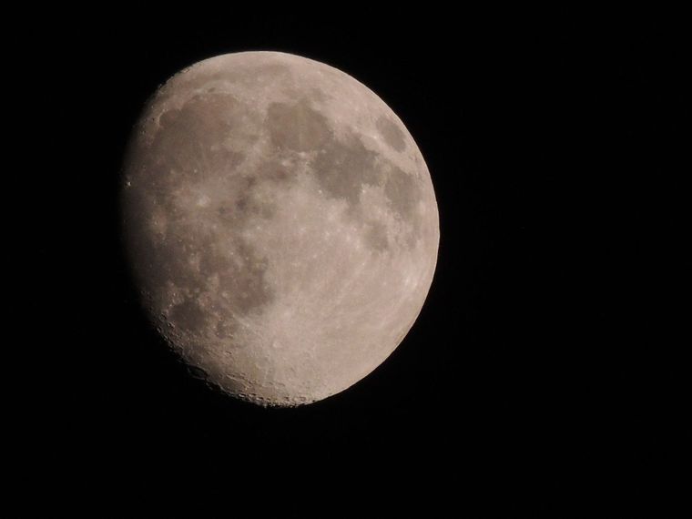 Nuestra sombra Esta noche, la Luna se verá afectada por la penumbra de la Tierra.