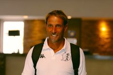 A los 51 años, Mariano Charlier dirige la primera de Aldosivi y se prepara para enfrentar a Boca en el Minella.