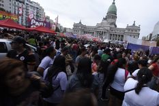 Jubilados y trabajadores del Hospital Garrahan se mantienen en pie de lucha contra el Gobierno.