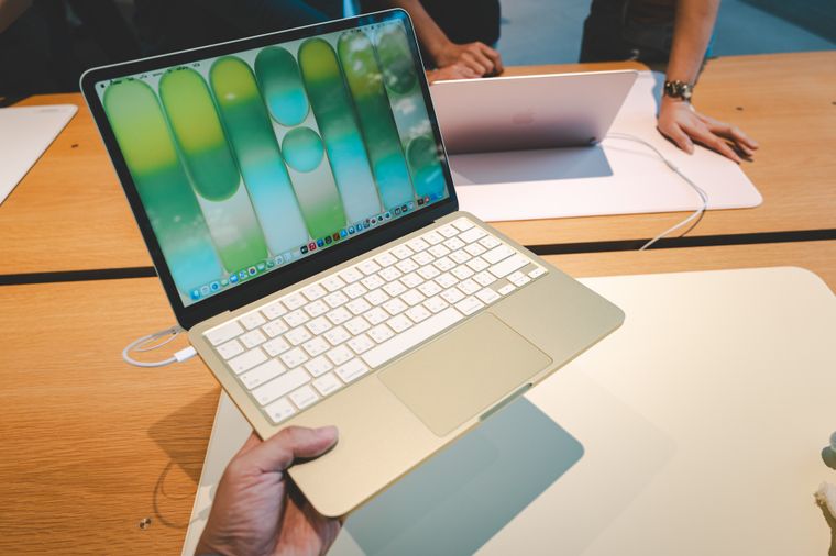 La nueva MacBook NEO integra lo mejor de una tablet en una computadora. La nueva MacBook NEO integra lo mejor de una tablet en una computadora.