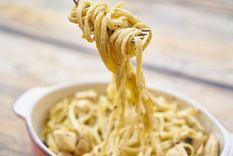 No olvides de acompañar tus pastas con el más delicioso queso rallado. Foto: Ph.  Engin Akyurt en Pexels