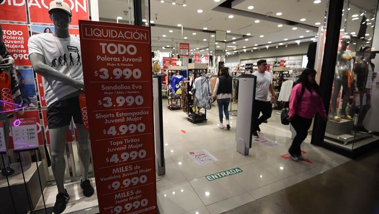 Hasta ahora, miles de argentinos cruzaban cada mes a Chile para aprovechar la notable diferencia de precios en productos como celulares, televisores, microondas o aires acondicionados. Foto: Marcos Garcia/MDZ